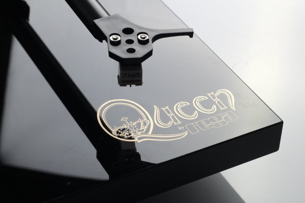 Queen by Rega Special Edition Turntable - Thumbnail 2